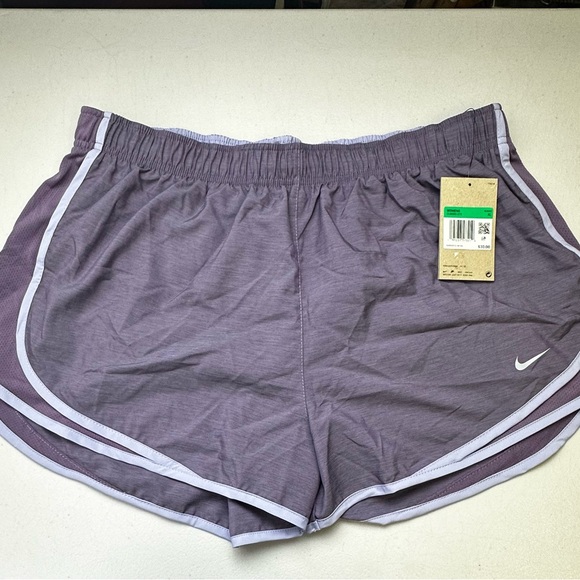 Nike Women’s Gym Running Shorts Dri Fit Tempo XL Lavender NWT - Picture 1 of 10
